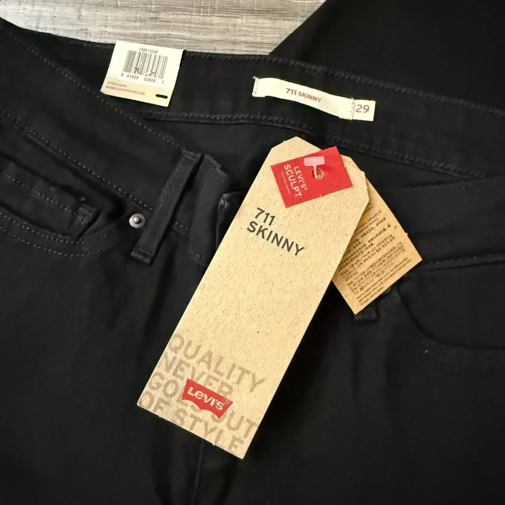 NWT Levi’s 711 Skinny Sculpt Black Jeans Women Size 8 Short - Picture 2 of 9